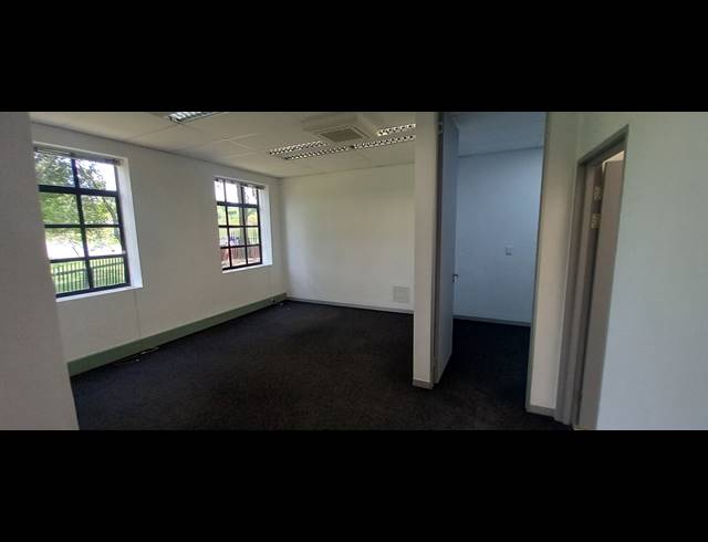 364M² OFFICE TO LET IN LYME PARK